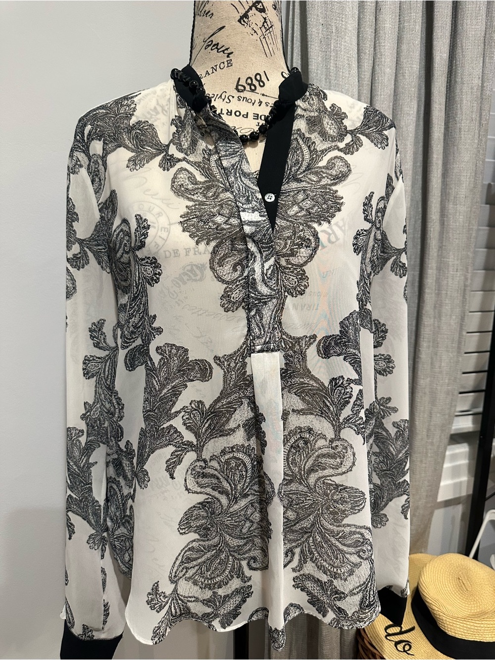Kenneth Cole New York Black & White Paisley Print Long-Sleeve Blouse